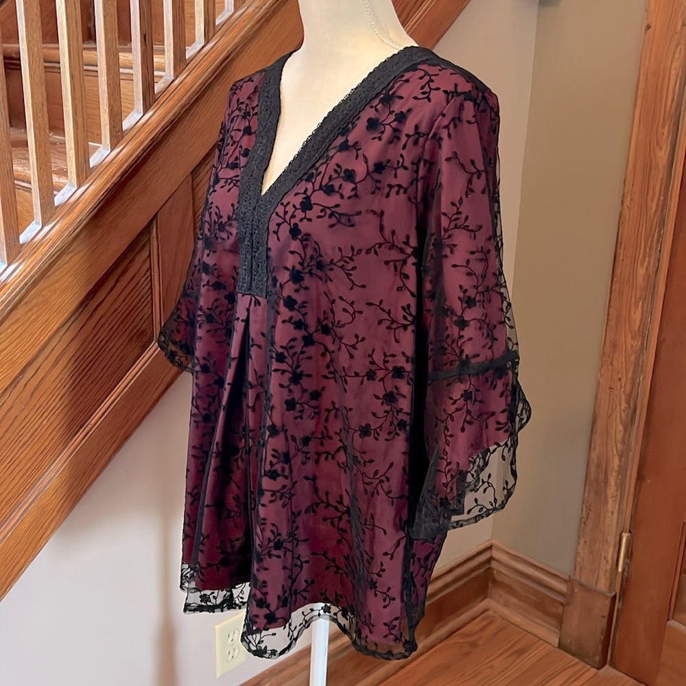 BloomChic Top Size L 14-16 Bell Sleeves Wine with Sheer Black Lace NWT - Picture 3 of 6